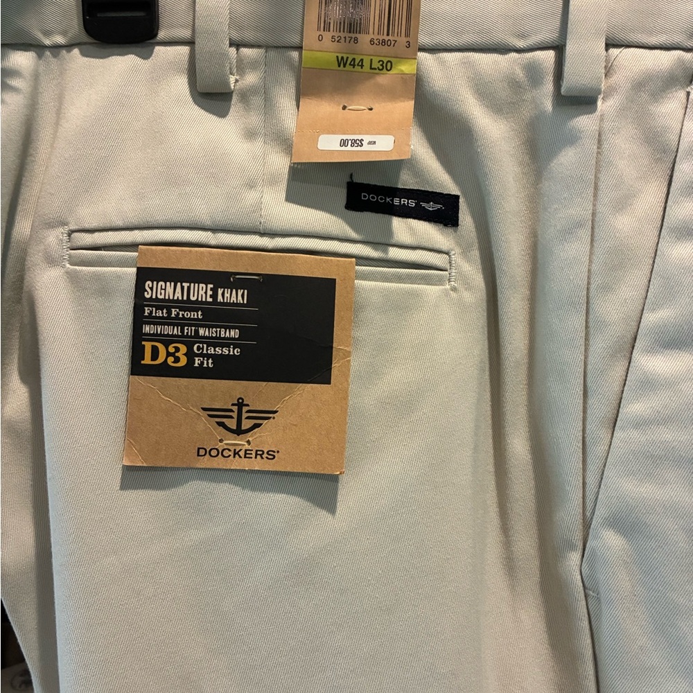 Dockers D3 Classic Fit Khaki Pants